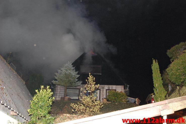 Brand i Villa. Ømkulevej i Vejle. 27/02-2013. Kl. 19:09.