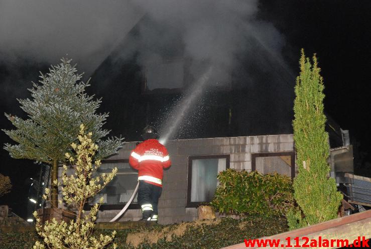 Brand i Villa. Ømkulevej i Vejle. 27/02-2013. Kl. 19:09.