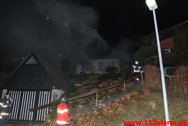 Brand i Villa. Ømkulevej i Vejle. 27/02-2013. Kl. 19:09.