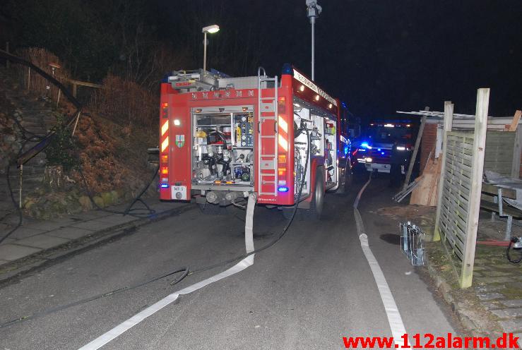 Brand i Villa. Ømkulevej i Vejle. 27/02-2013. Kl. 19:09.