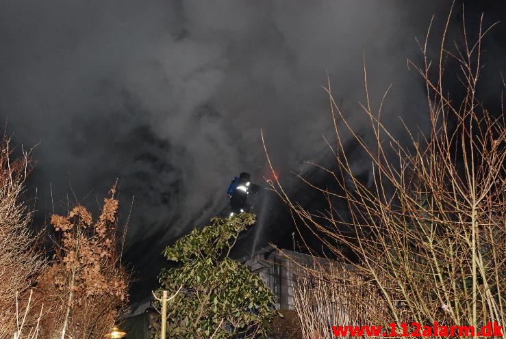 Brand i Villa. Ømkulevej i Vejle. 27/02-2013. Kl. 19:09.