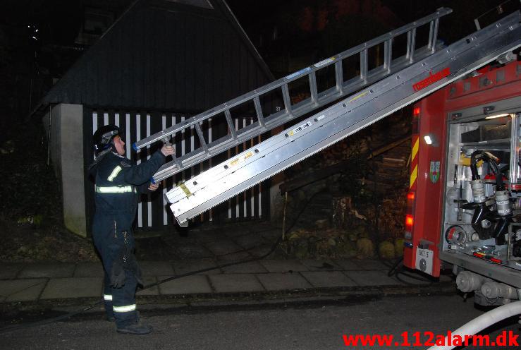 Brand i Villa. Ømkulevej i Vejle. 27/02-2013. Kl. 19:09.