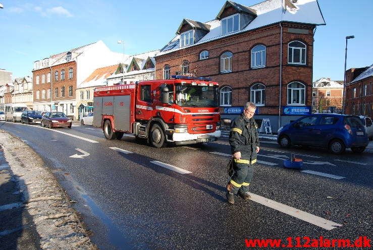 Overså Motorcyklist. Nørrebrogade i Vejle. 11/03-2013. Kl. 16:32.