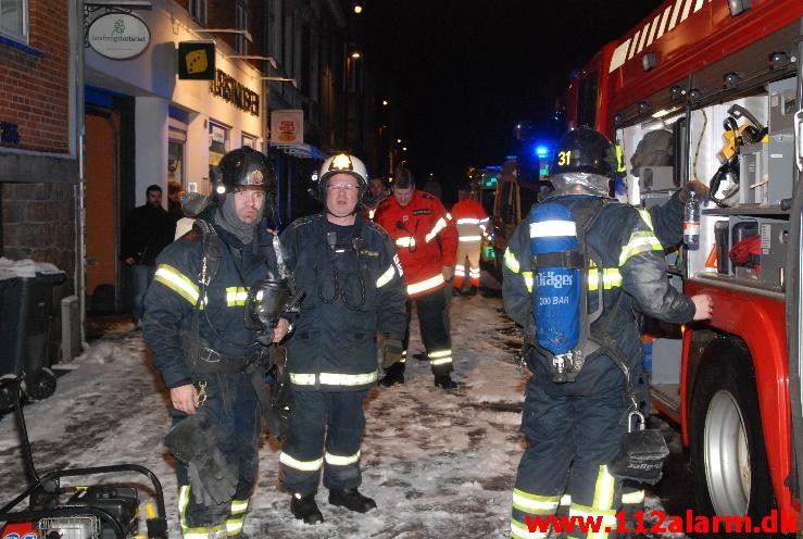 Rygning i sengen. Dæmningen 50 i Vejle. 21/03-2013. Kl. 23:38.