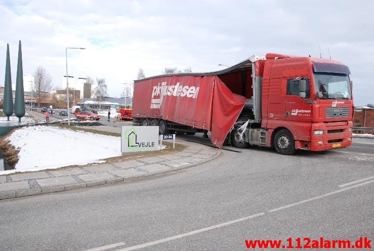 Smed hele læsset. Ibæk Strandvej i Vejle. 25/03-2013. Kl. 15:33.