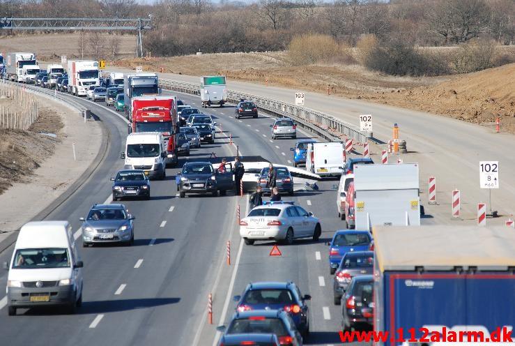 Tabte Speedbåd på Motorvejen. Østjyske Motorvej ved 103 Km. 08/04-2013. Kl. 16:03.