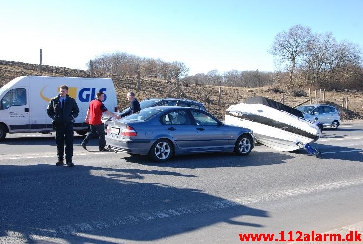 Tabte Speedbåd på Motorvejen. Østjyske Motorvej ved 103 Km. 08/04-2013. Kl. 16:03.