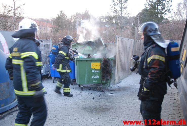 Brand i Container. Svendsgade 22 i Vejle. 08/04-2013. Kl. 20:08.