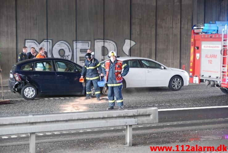 3 Skadet biler spærrede den halve Motorvejen. Motorvejen E45 ved Vejle. 12/04-2013. Kl. 16:43.