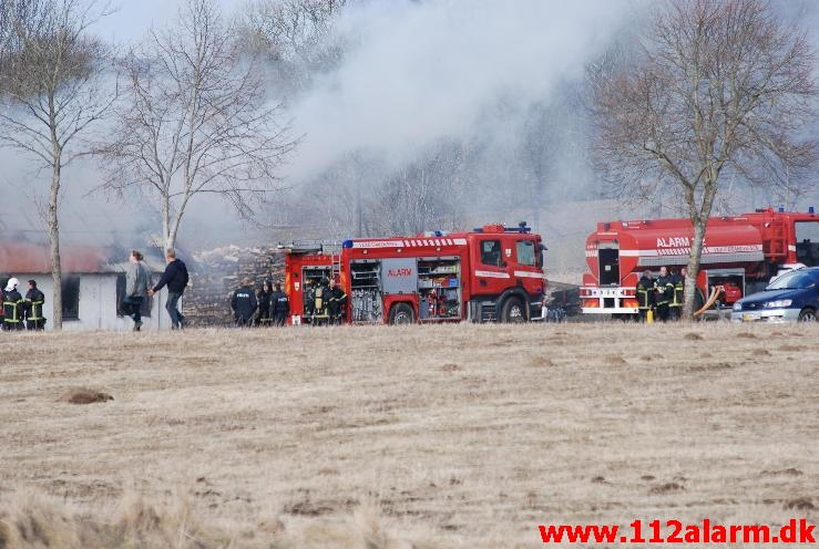 Gård brand. Grødevej Vonge. 13/04-2013. Kl. 16:36.