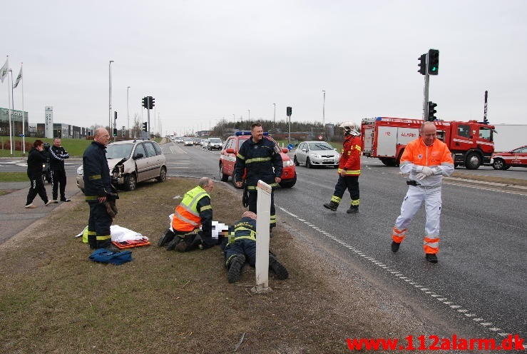 To personbiler kørt sammen. Horsensvej og Sysselvej. 25/04-2013. Kl. 16:41.