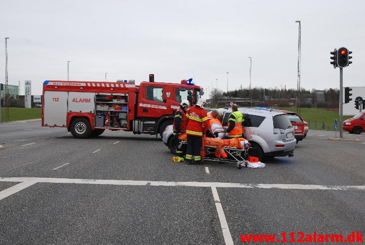 To personbiler kørt sammen. Horsensvej og Sysselvej. 25/04-2013. Kl. 16:41.