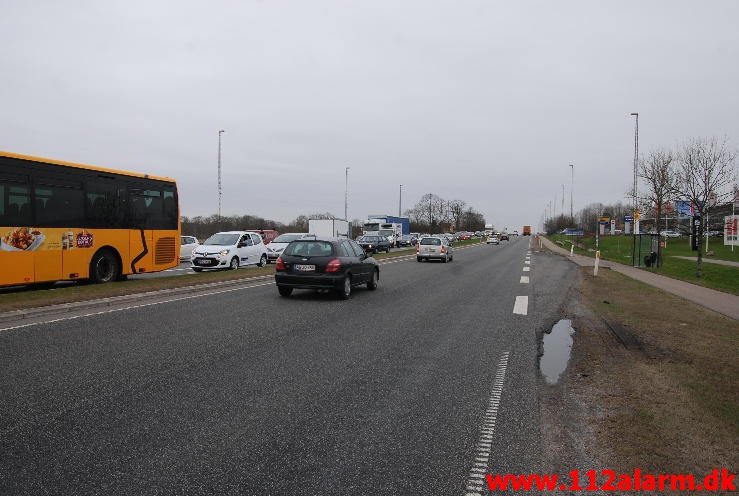 To personbiler kørt sammen. Horsensvej og Sysselvej. 25/04-2013. Kl. 16:41.