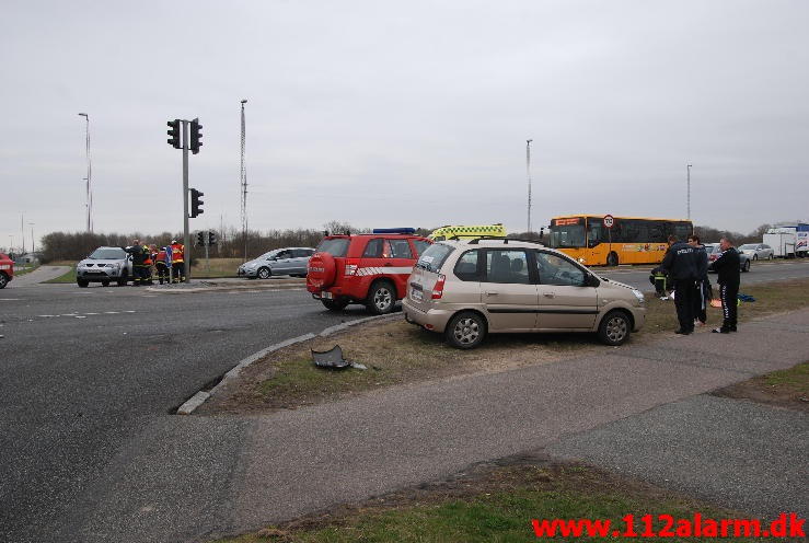 To personbiler kørt sammen. Horsensvej og Sysselvej. 25/04-2013. Kl. 16:41.