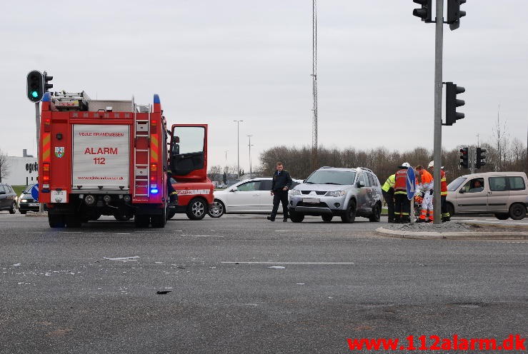 To personbiler kørt sammen. Horsensvej og Sysselvej. 25/04-2013. Kl. 16:41.