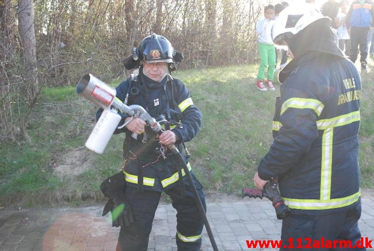 Brand i Container. Grønnedalen i Vejle. 05/05-2013. Kl. 19:06.