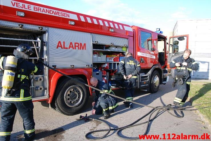 Brand i Container. Grønnedalen i Vejle. 05/05-2013. Kl. 19:06.