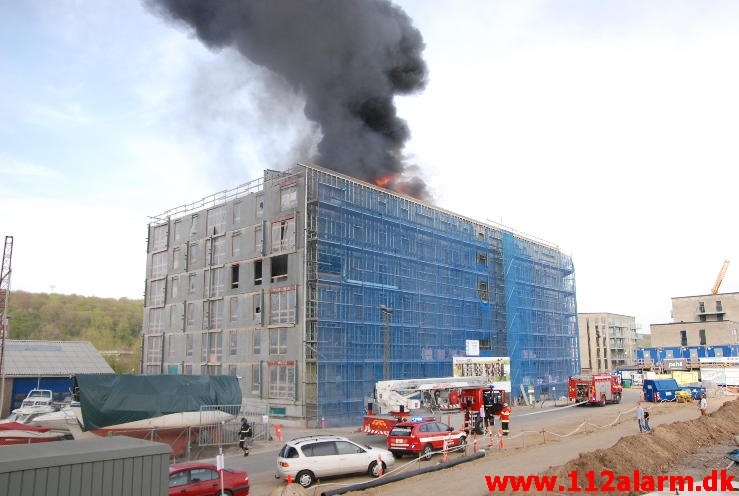Brand i etagebyggeri. Stævnen 31 i Vejle. 07/05-2013. Kl. 17:31.