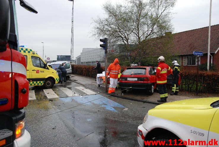 To bilen var stødt sammen. Horsensvej Jægervænget Vejle. 08/05-2013. Kl. 08:06.