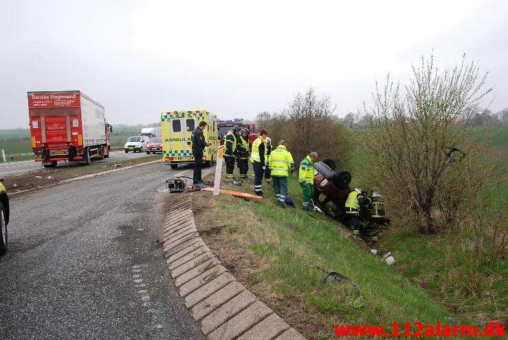 Lastbil ramte personbil. Juelsmindevej ved Daugård. 08/05-2013. Kl. 13:33.