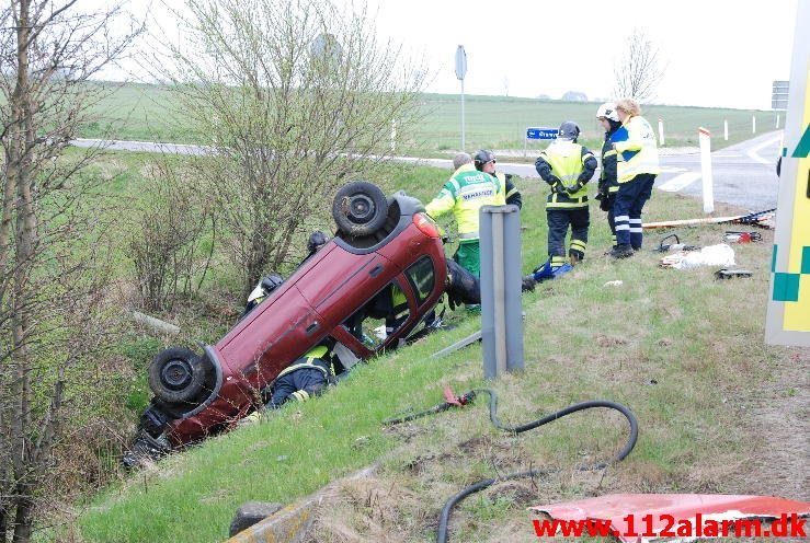 Lastbil ramte personbil. Juelsmindevej ved Daugård. 08/05-2013. Kl. 13:33.