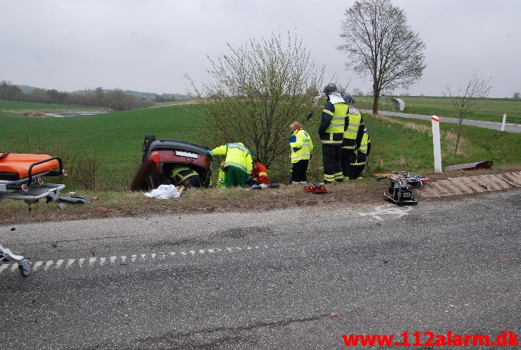 Lastbil ramte personbil. Juelsmindevej ved Daugård. 08/05-2013. Kl. 13:33.