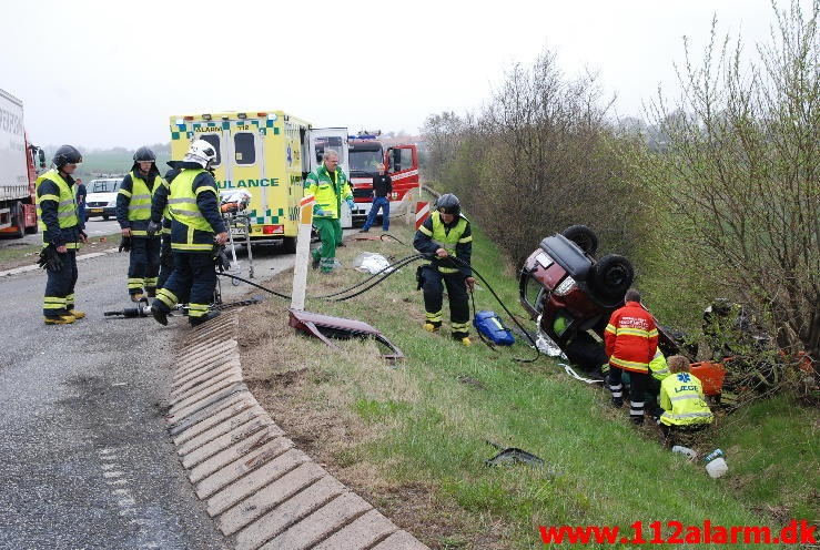 Lastbil ramte personbil. Juelsmindevej ved Daugård. 08/05-2013. Kl. 13:33.