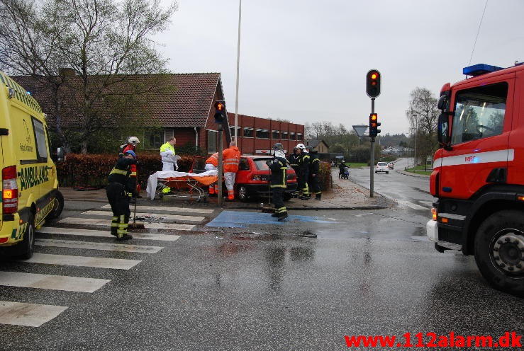 To bilen var stødt sammen. Horsensvej Jægervænget Vejle. 08/05-2013. Kl. 08:06.