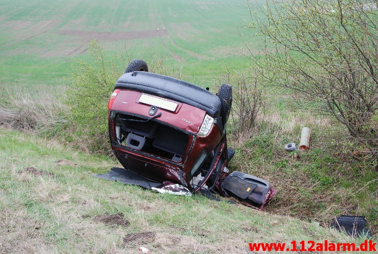 Lastbil ramte personbil. Juelsmindevej ved Daugård. 08/05-2013. Kl. 13:33.