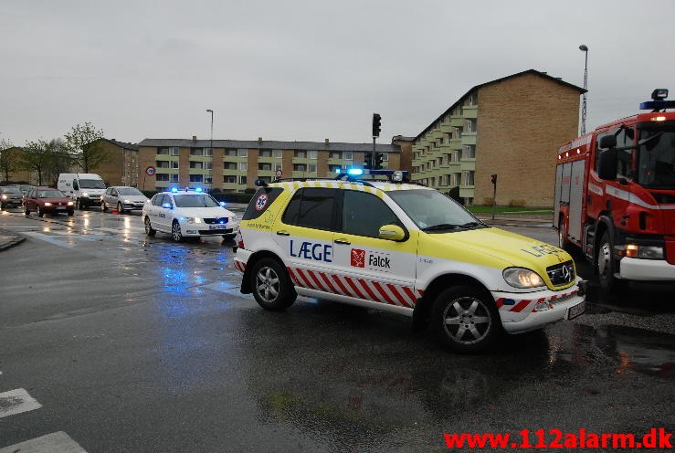 To bilen var stødt sammen. Horsensvej Jægervænget Vejle. 08/05-2013. Kl. 08:06.