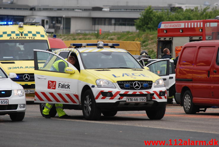3 biler kørt sammen på Motorvejen. Motorvejen E45 ved Vejle. 04/07-2013. Kl. 13:37.