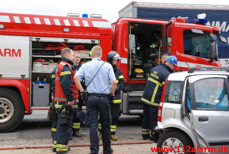 3 biler kørt sammen på Motorvejen. Motorvejen E45 ved Vejle. 04/07-2013. Kl. 13:37.