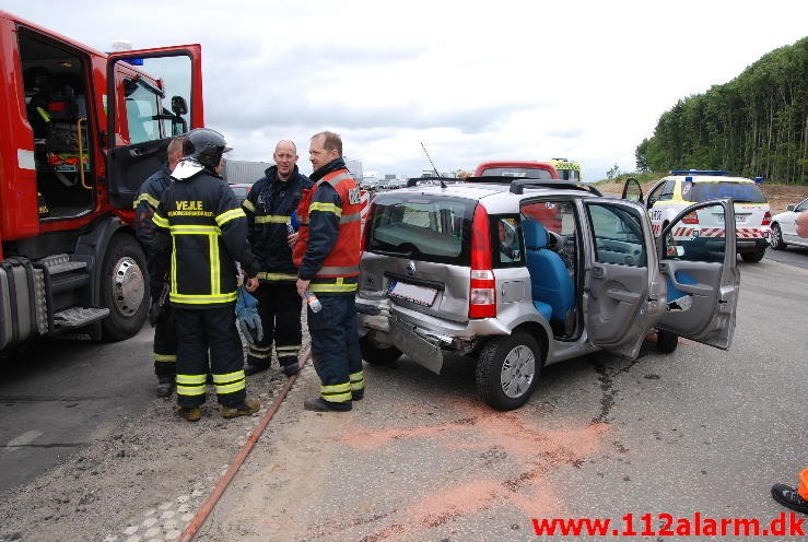 3 biler kørt sammen på Motorvejen. Motorvejen E45 ved Vejle. 04/07-2013. Kl. 13:37.