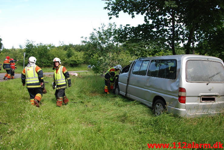 Voldsomt trafikuheld. Hærvejen og Gødding Skovvej. 09/07-2013. Kl. 15:02.