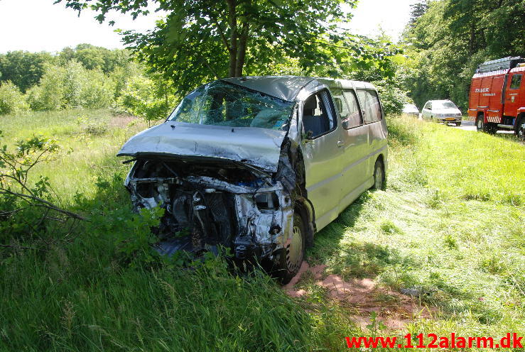 Voldsomt trafikuheld. Hærvejen og Gødding Skovvej. 09/07-2013. Kl. 15:02.