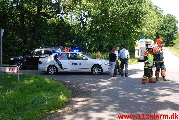 Voldsomt trafikuheld. Hærvejen og Gødding Skovvej. 09/07-2013. Kl. 15:02.