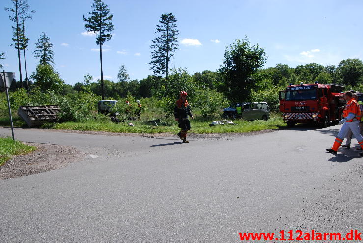 Voldsomt trafikuheld. Hærvejen og Gødding Skovvej. 09/07-2013. Kl. 15:02.