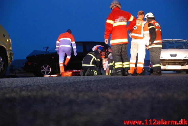 Bil ramte beton klods. Dandyvej i Vejle. 27/07-2013. Kl. 21:52.