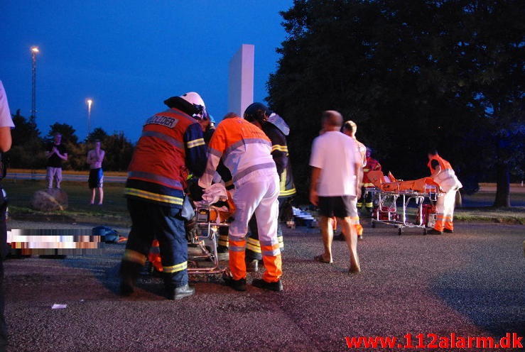Bil ramte beton klods. Dandyvej i Vejle. 27/07-2013. Kl. 21:52.