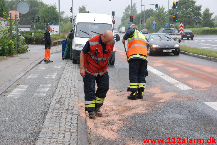 Mindre spild. Damhaven 13 i Vejle. 01/08-2013. Kl. 11:53.