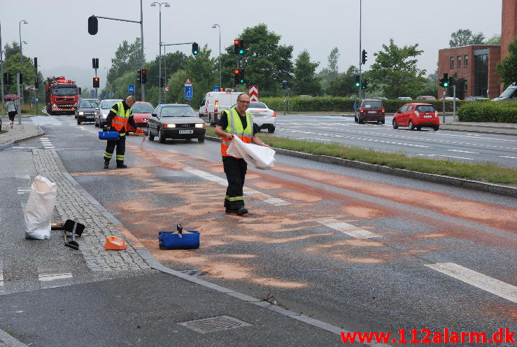 Mindre spild. Damhaven 13 i Vejle. 01/08-2013. Kl. 11:53.