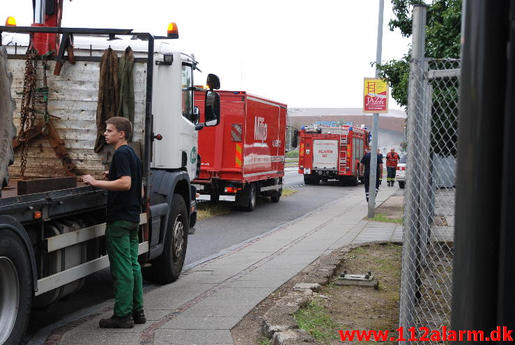 Mindre spild. Damhaven 13 i Vejle. 01/08-2013. Kl. 11:53.