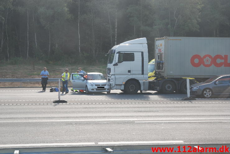Overså en store lastbil. Motorvejen E45 ved Vejle. 07/08-2013. Kl. 9:45.