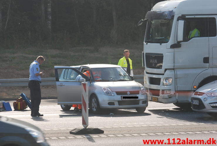 Overså en store lastbil. Motorvejen E45 ved Vejle. 07/08-2013. Kl. 9:45.