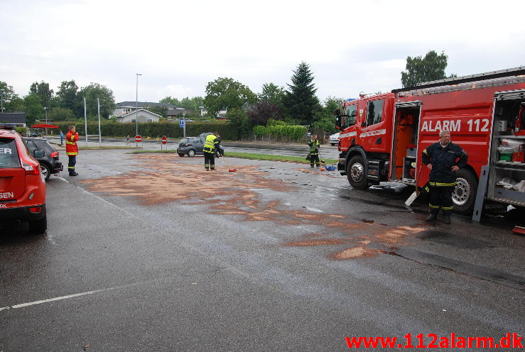 Større benzinudslip. Søndergade 38 i Børkop. 10/08-2013. Kl. 10:01.