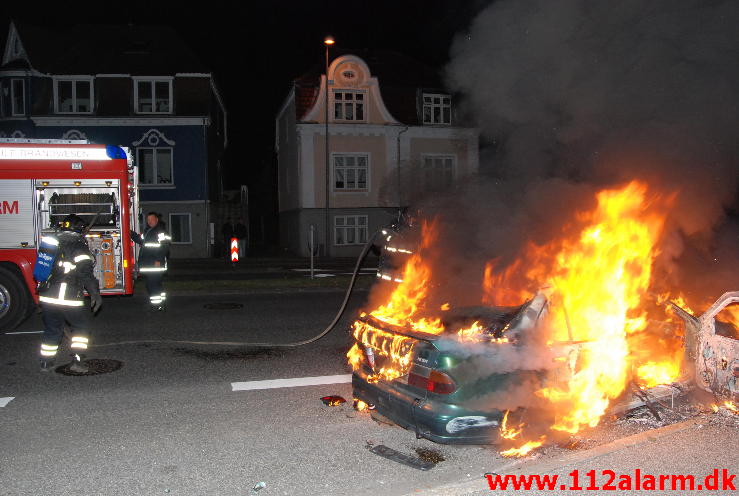 Brændende bil. Fredericiavej i Vejle. 15/08-2013. Kl. 01:29.