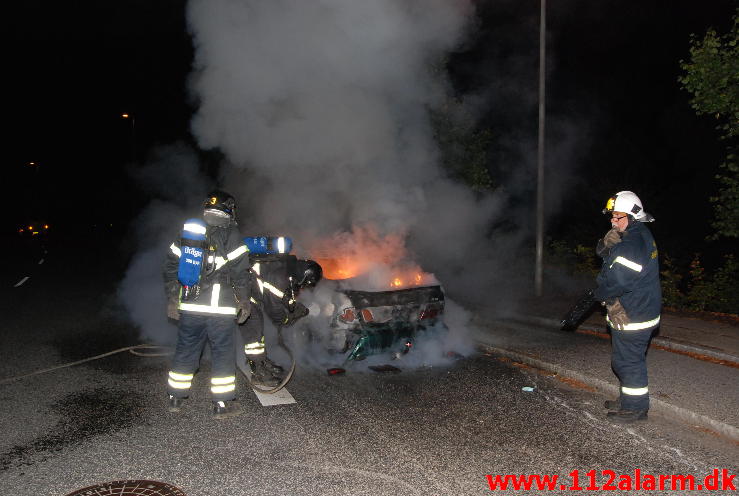 Brændende bil. Fredericiavej i Vejle. 15/08-2013. Kl. 01:29.