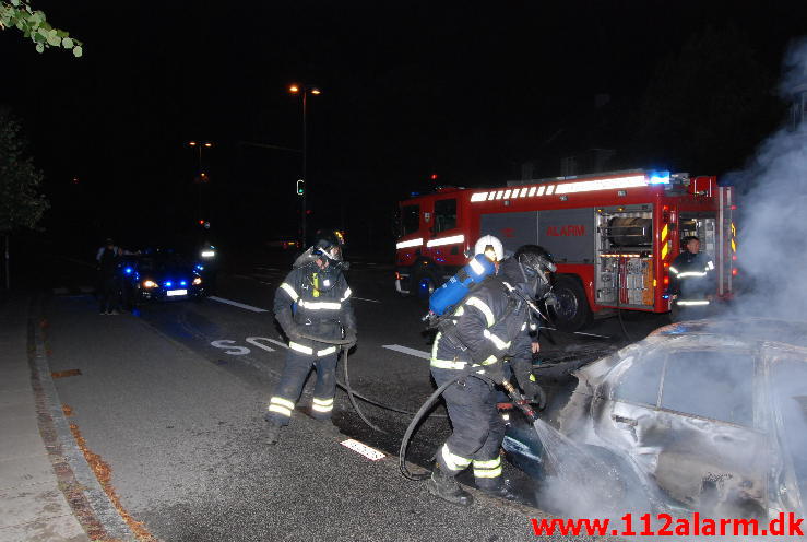 Brændende bil. Fredericiavej i Vejle. 15/08-2013. Kl. 01:29.