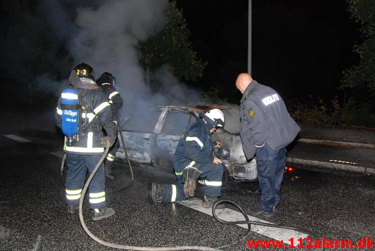 Brændende bil. Fredericiavej i Vejle. 15/08-2013. Kl. 01:29.