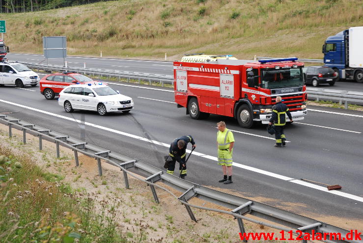 Toyota forsøgte at stikke af fra Politiet. E45 i Nordgårde retning ved 110 Km. 16/08-2013. Kl. 12:10.